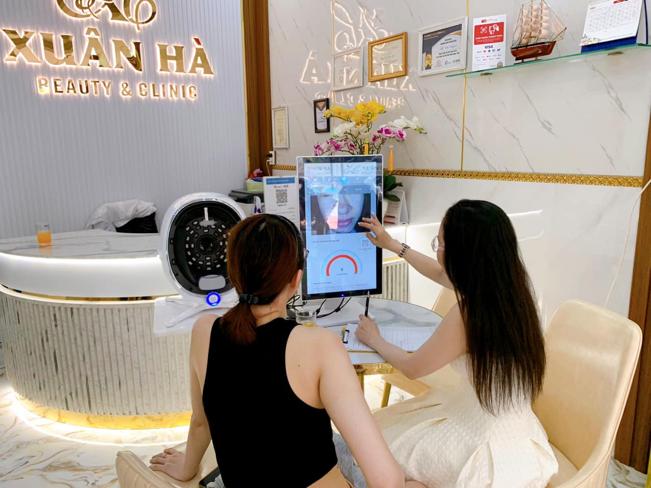 Phân tích da bằng máy công nghệ cao tại Thẩm Mỹ Viện Xuân Hà
