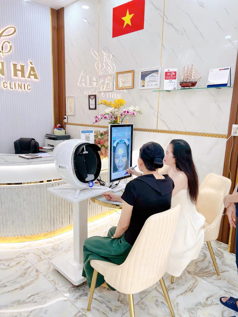 Phân tích da bằng máy công nghệ cao tại Thẩm Mỹ Viện Xuân Hà