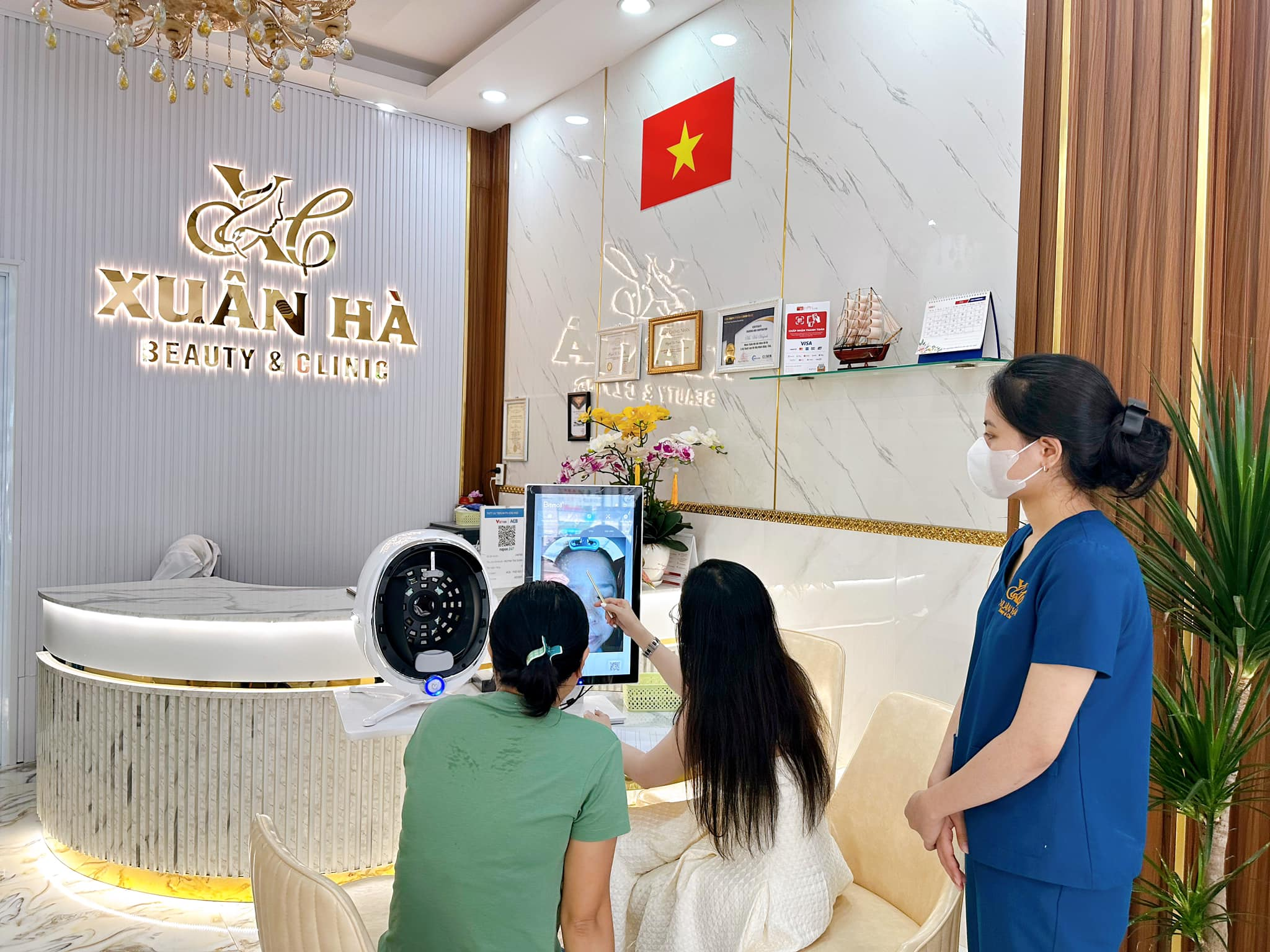 Phân tích da bằng máy công nghệ cao tại Thẩm Mỹ Viện Xuân Hà